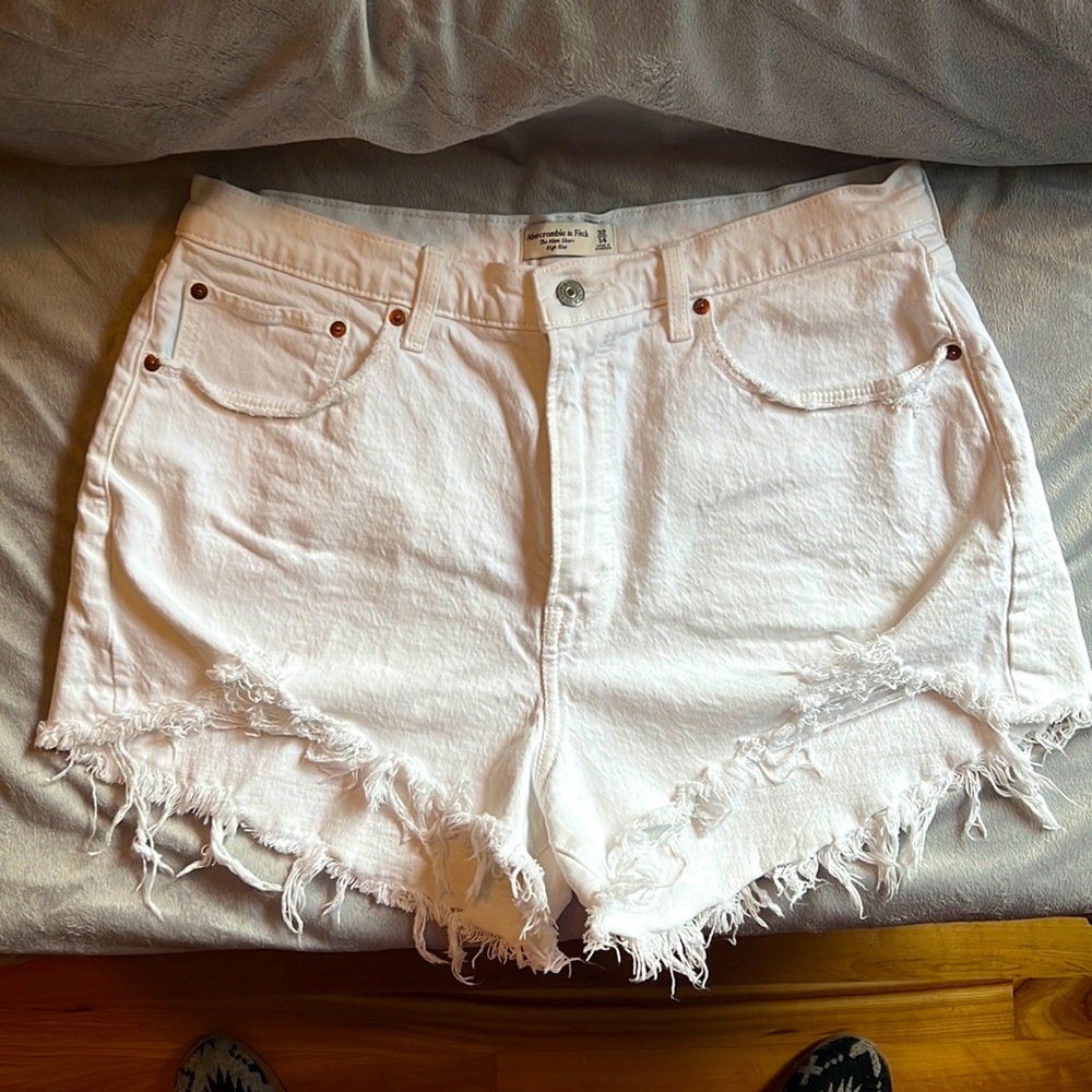 ABERCROMBIE curve love The Mom Short High Rise